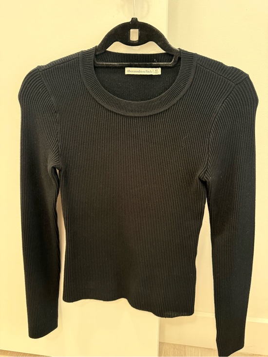 Abercrombie & Fitch Tops - Abercrombie & Fitch Black Ribbed Crewneck Long-Sleeve Top